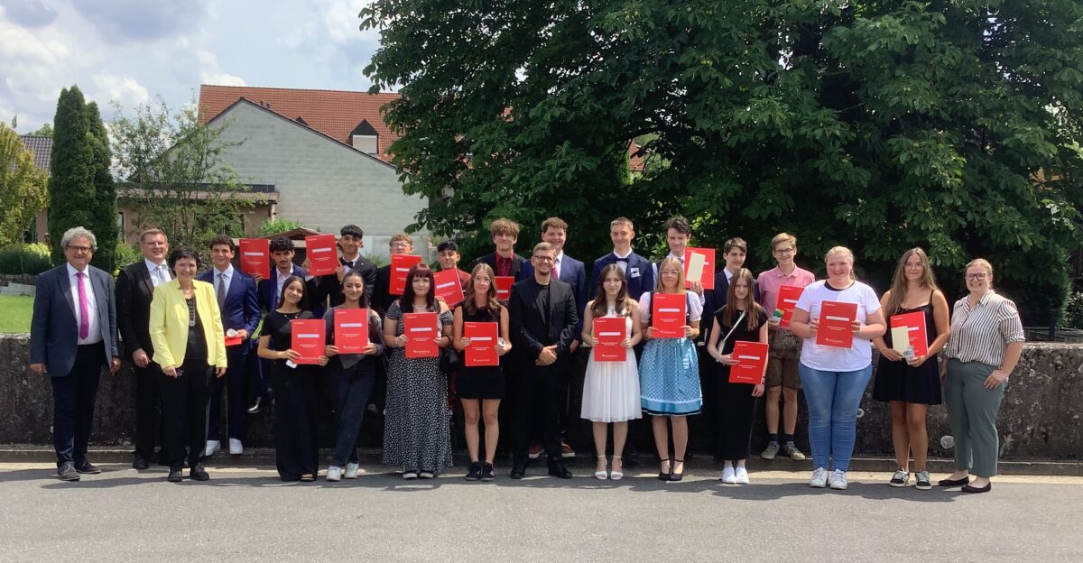 Pressaths Mittelschule feiert erfolgreichen Abschlussjahrgang