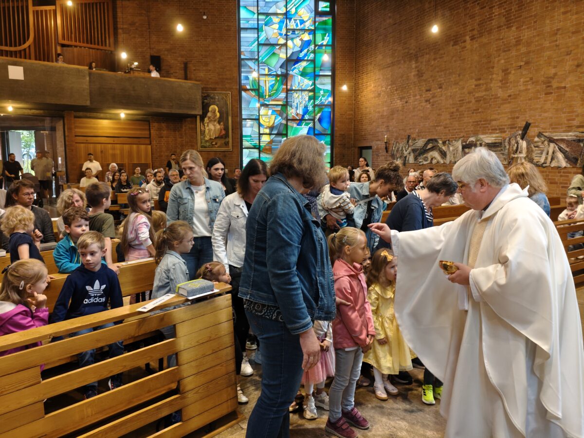 Kindergartenfest begeistert mit Familiengottesdienst in Maria Waldrast