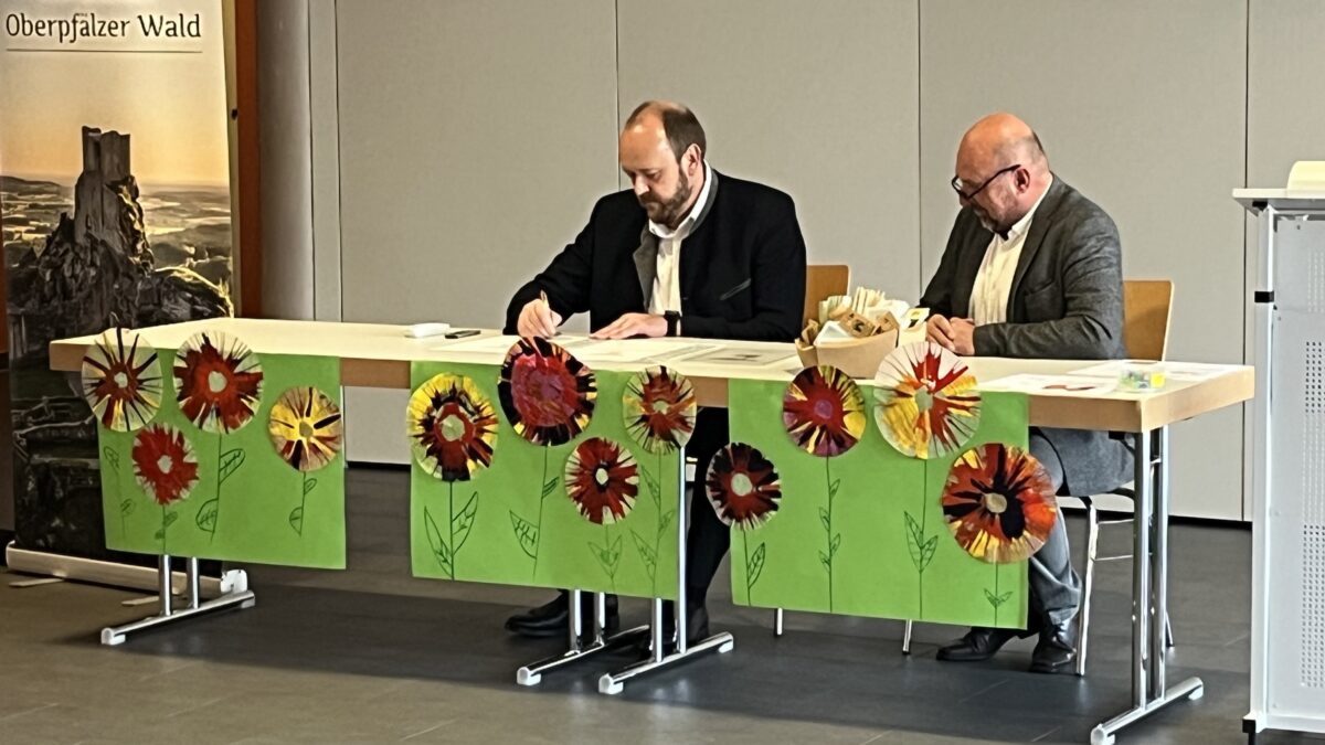 Grundschule Weiherhammer als Naturparkschule zertifiziert
