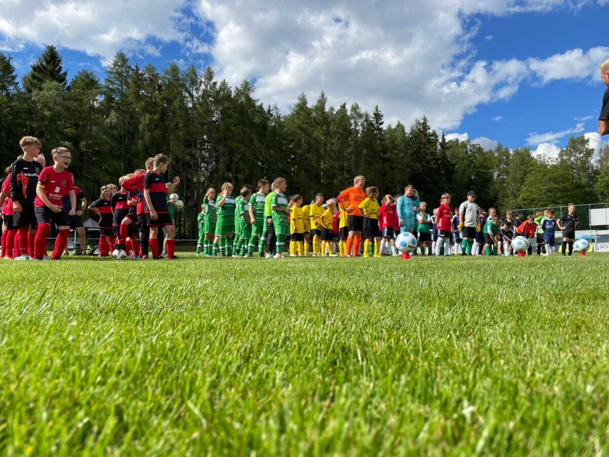 Kassecker-Cup: Nachwuchs aus 22 Vereinen und ein nicht alltägliches Match