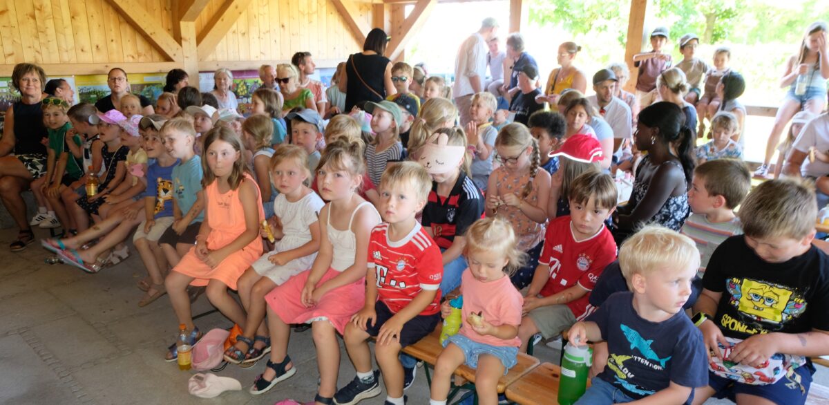 Magischer Kasperltag im Flosser Kreislehrgarten begeistert