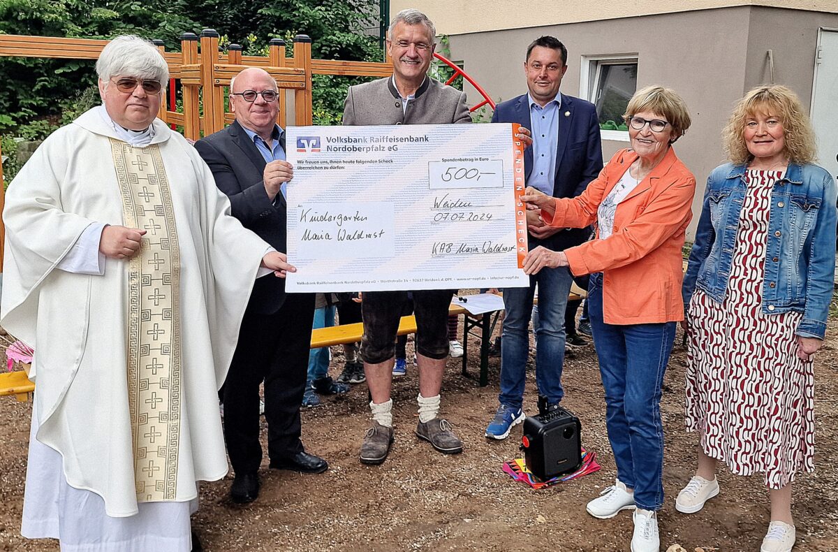 Neuer Spielplatz in Weiden feierlich eingeweiht