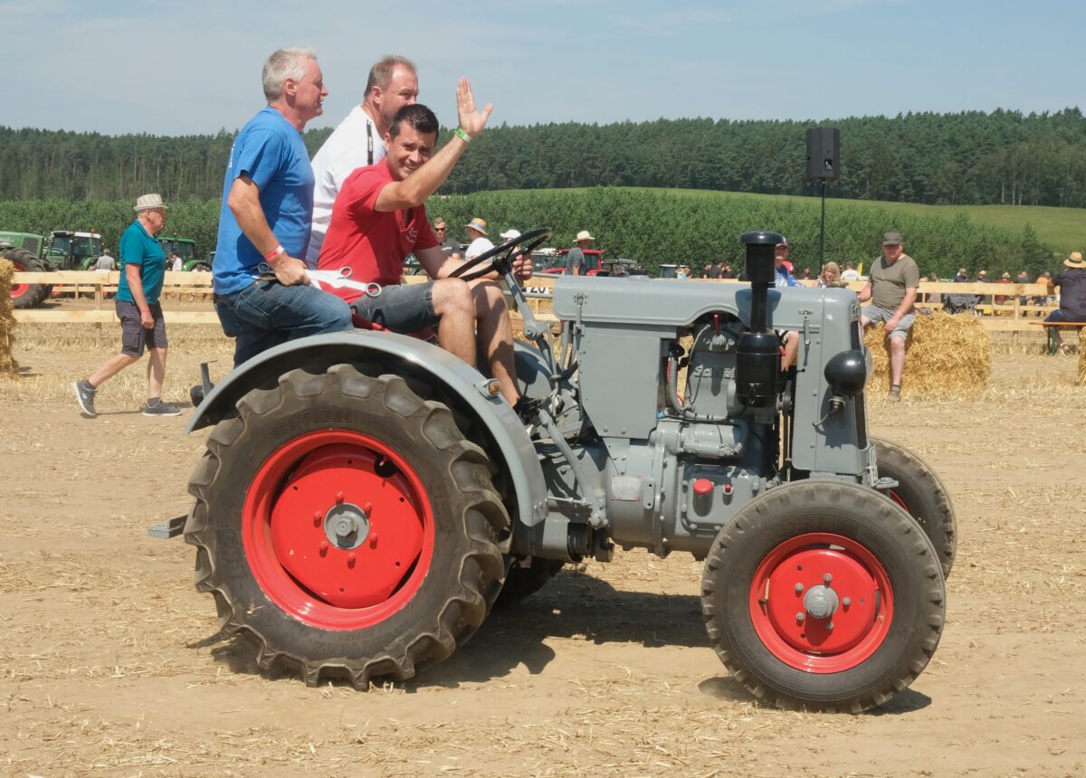 Raggau im Oldtimerfieber: 7000 Gäste beim Bremswagenziehen