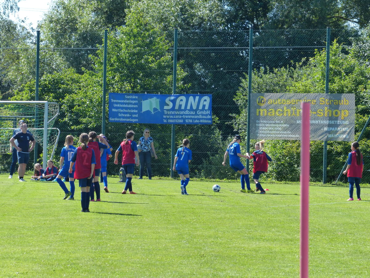 Mädchenteams bieten beim TSV Neudorf packende Fußballspiele