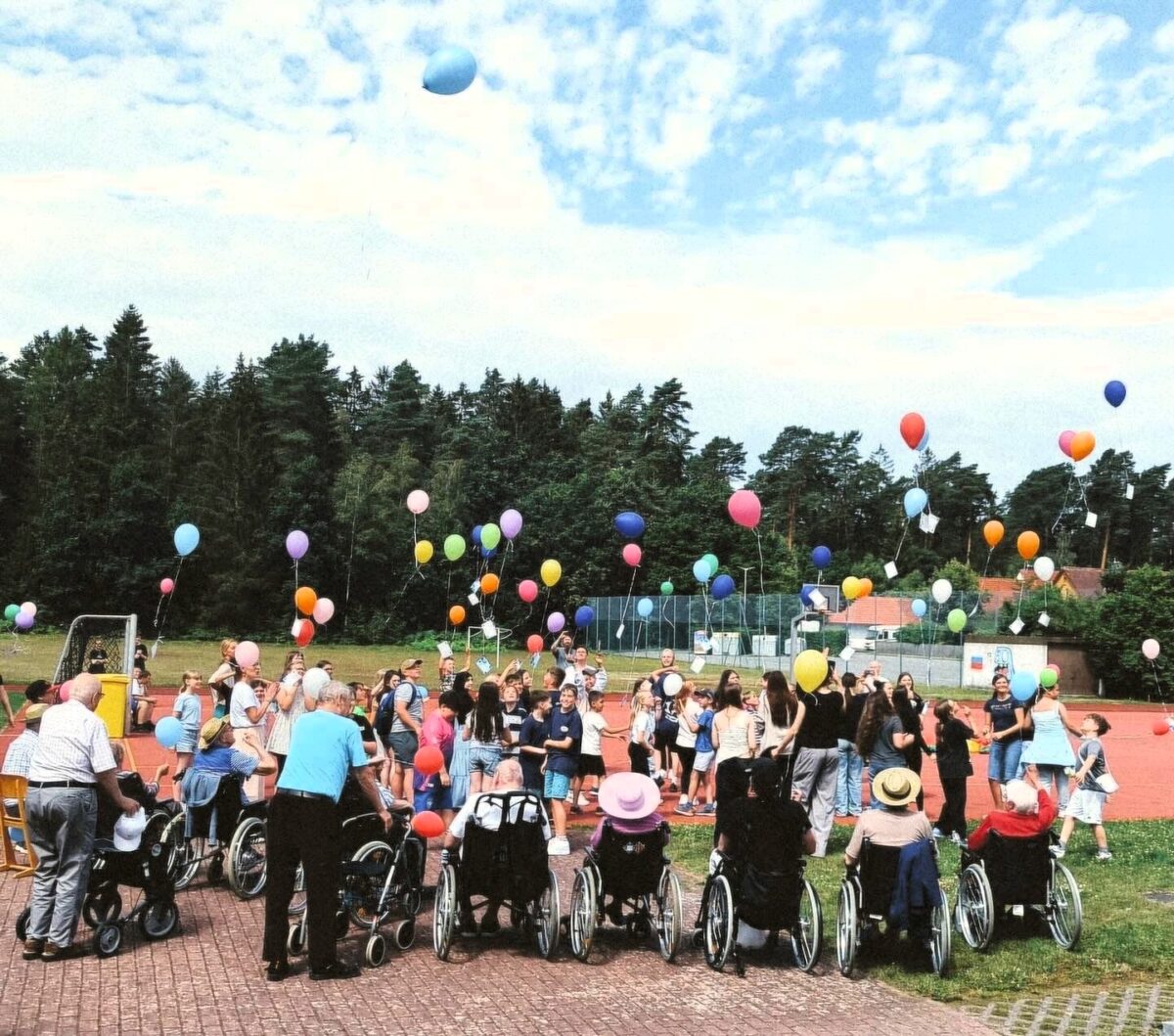 Boomer treffen GenZ: Altenstädter Senioren und Schüler lernen voneinander