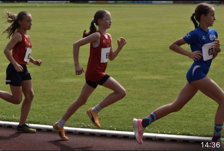 Junge Leichtathletinnen und -athleten glänzen bei Kreismeisterschaften in  Vohenstrauß