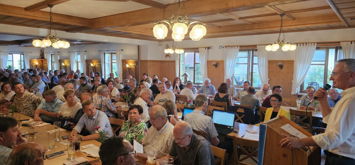 Vollbesetzter Saal bei der CSU in Altmannshof