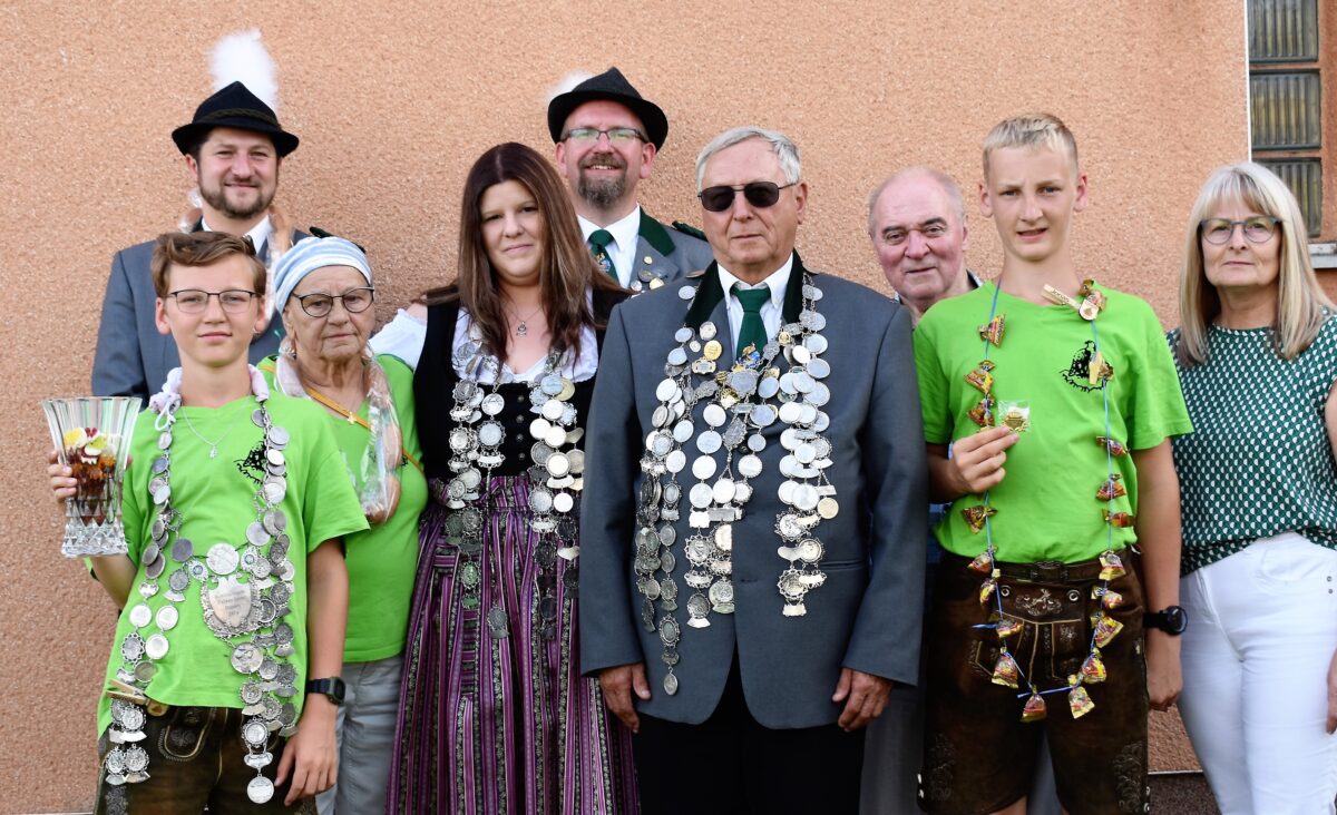 Hans Biersack erneut Schützenkönig von „Falkenhorst“