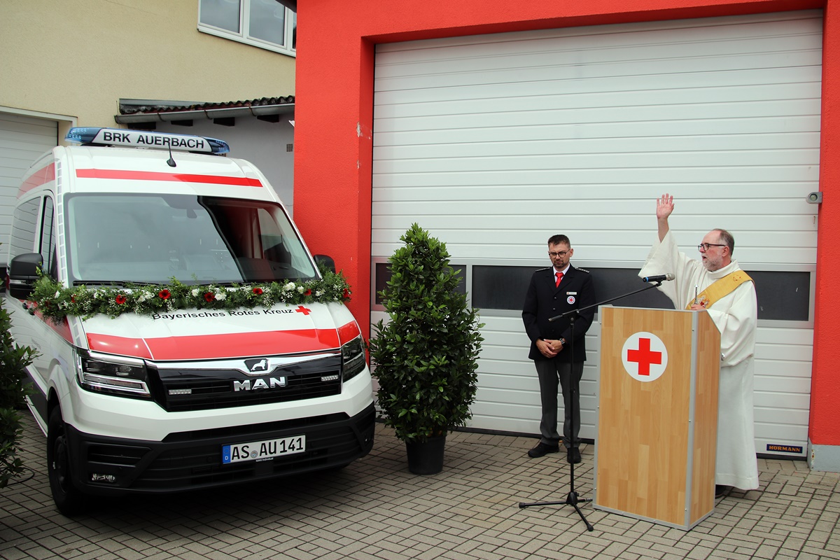 Neuer Mannschaftstransportwagen feierlich in Betrieb gestellt