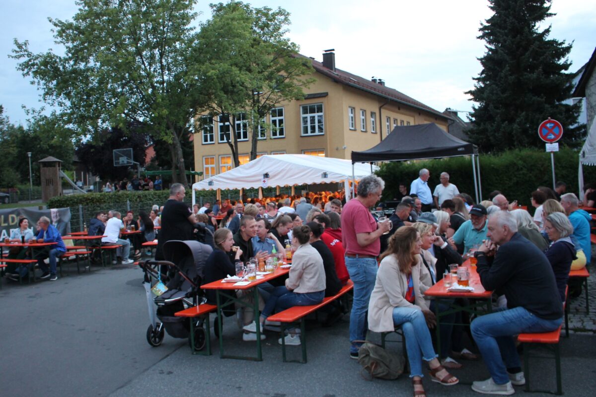 Pressather Bürgerfest: fröhlich und ein wenig feucht