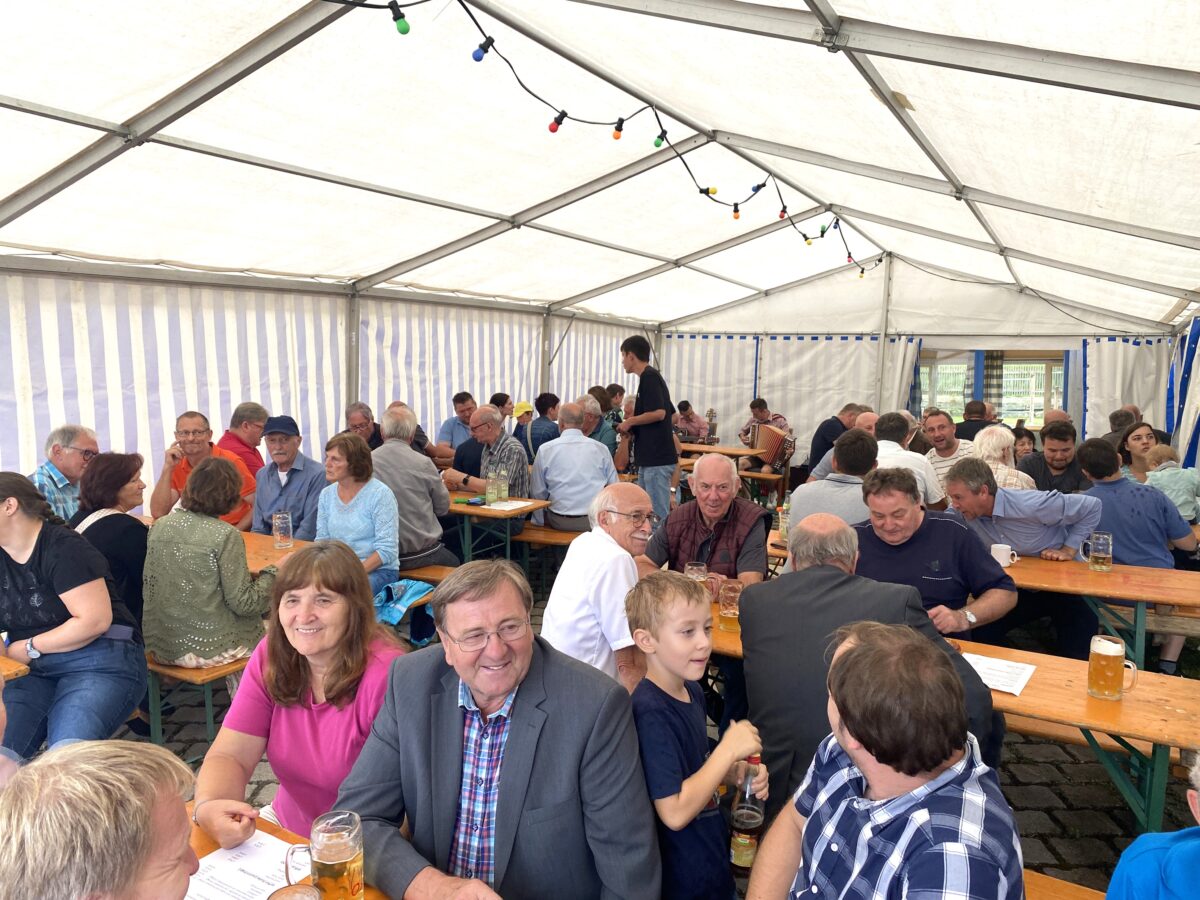 Dorffest: Albersrieth trotzt Regen