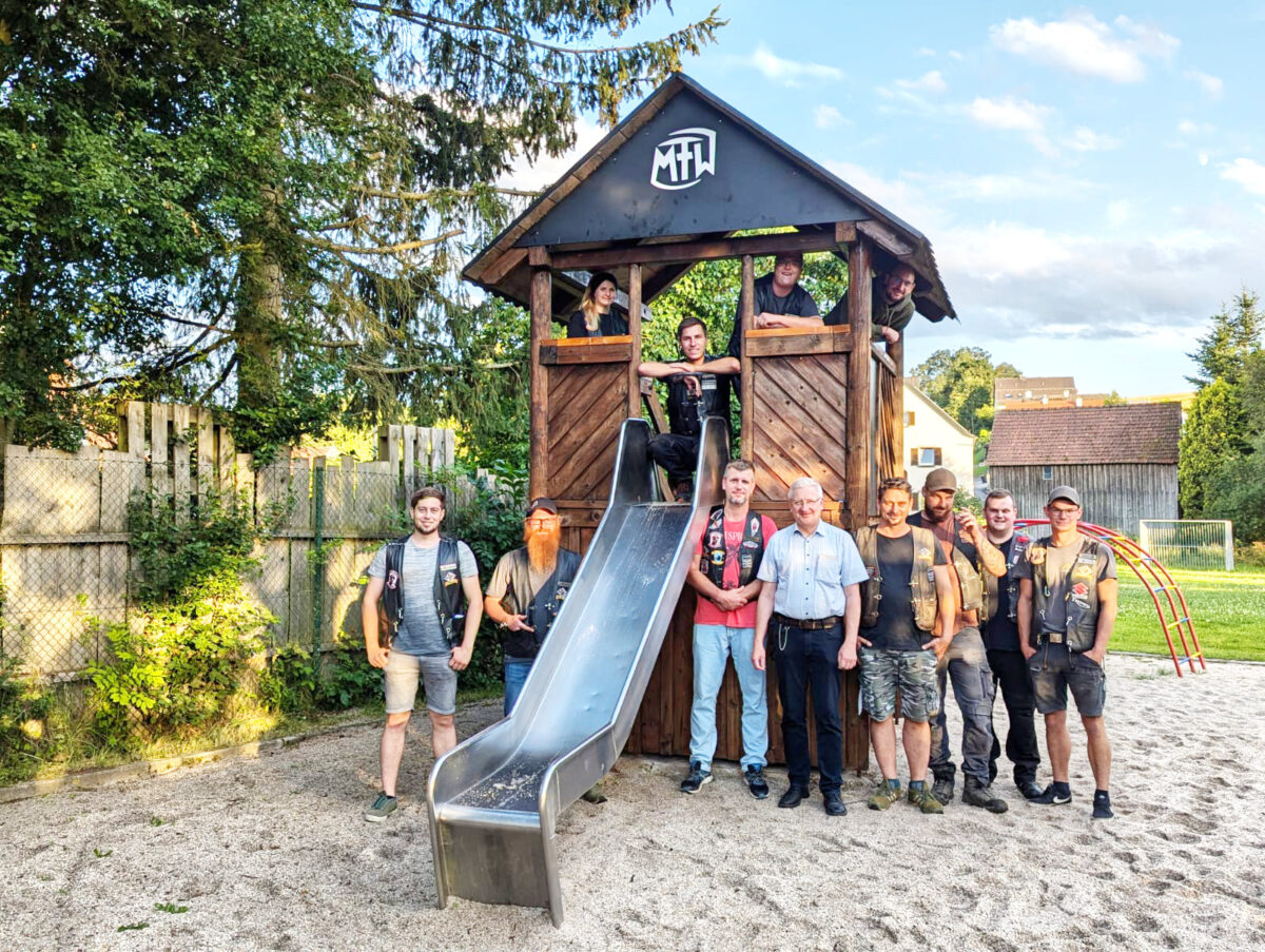 Motorradfreunde retten Spielplatz in Wildenreuth
