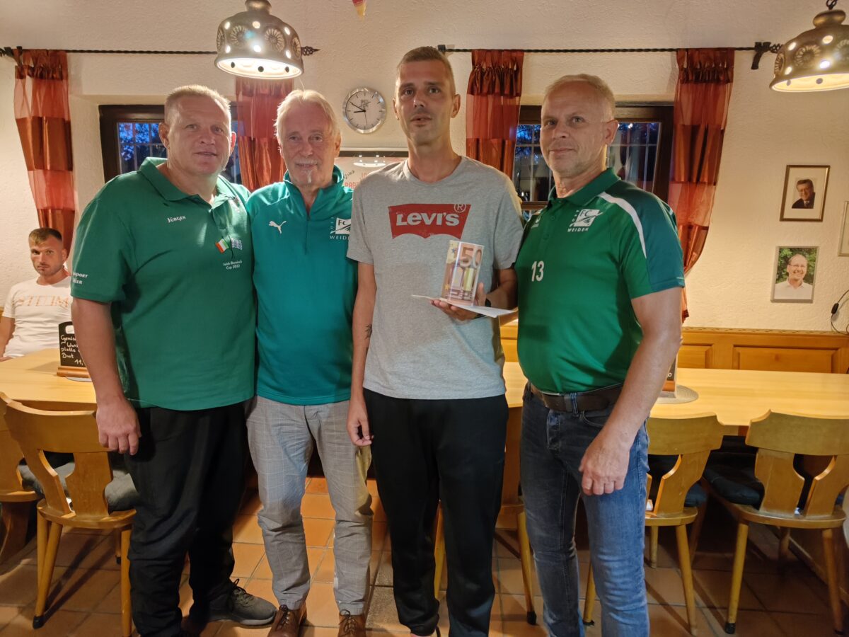 Weidener Fußballer kämpft gegen Krebs: Stadt zeigt Solidarität