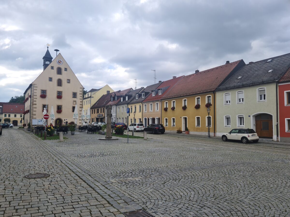 In der historischen Grafenwöhrer Altstadt sind jetzt PV-Anlagen möglich