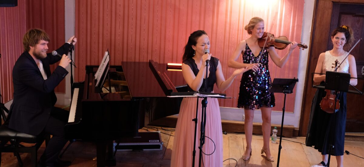 Blaurosa fusioniert Klassik und Pop im Kloster Speinshart