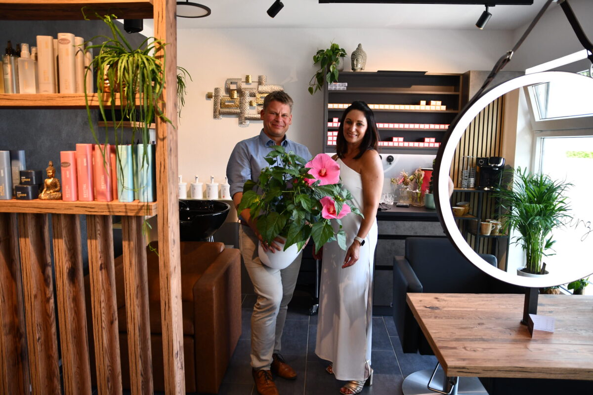 Eröffnung des Friseursalons Hairzenssache in Weiden