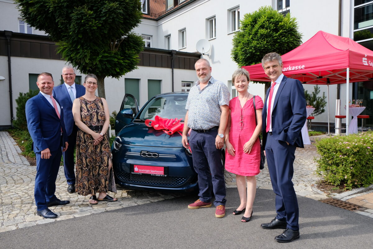 Neustädter gewinnt Fiat 500 Elektro beim PS-Sparen