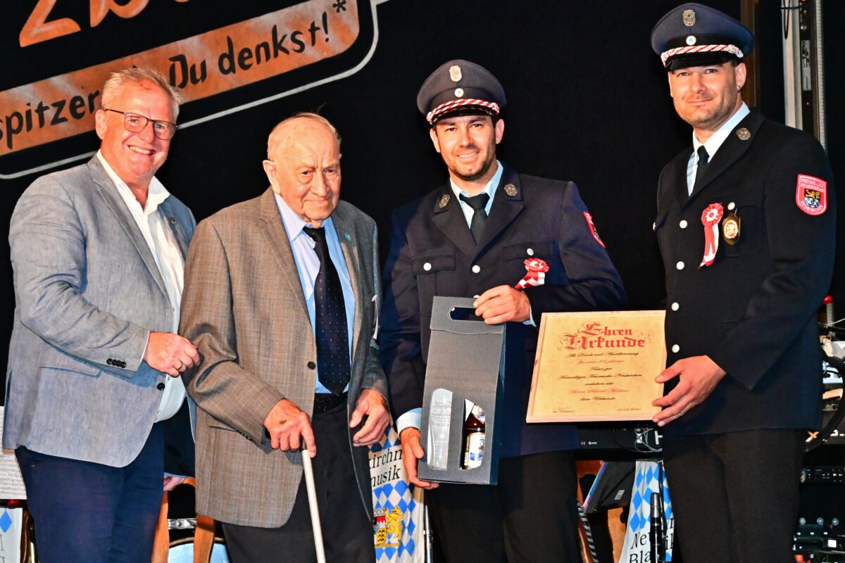 Freiwillige Feuerwehr Neukirchen feiert 150 Jahre mit Ehrungen