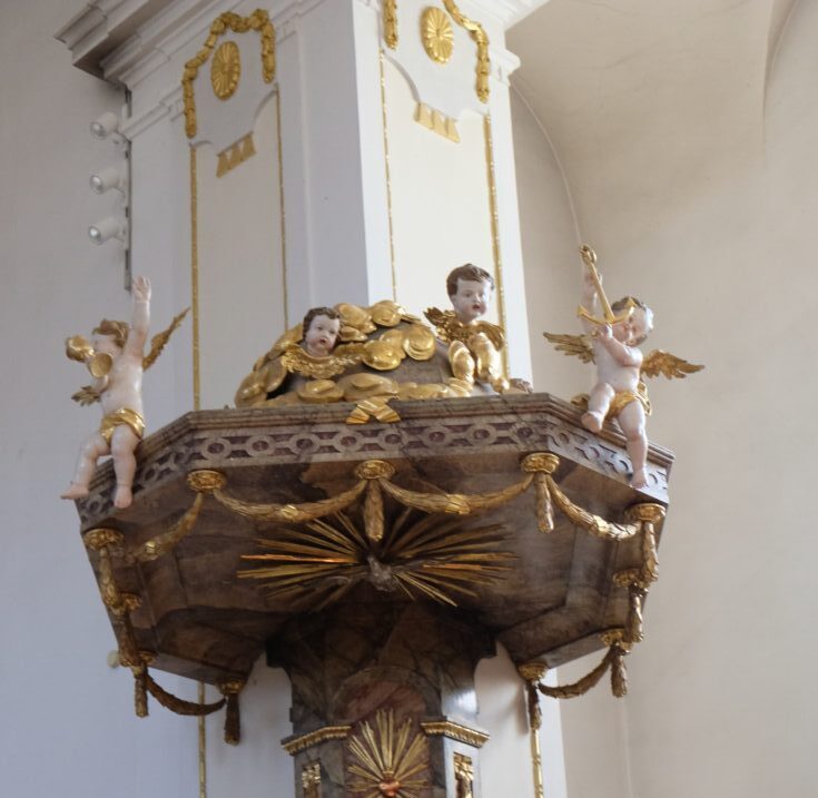 Erzengel Michael aus Floßer Kirche gestürzt