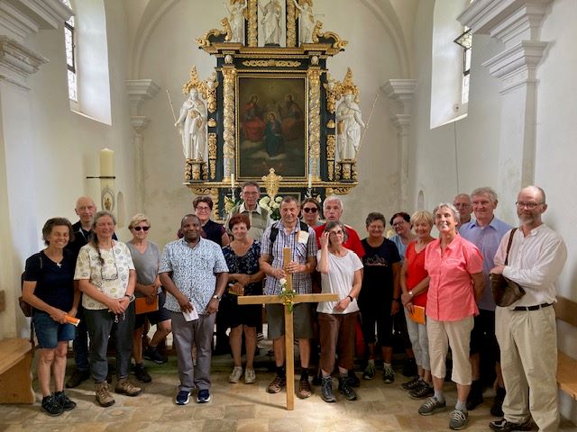 21 Pilger auf spiritueller Reise zum Fahrenberg