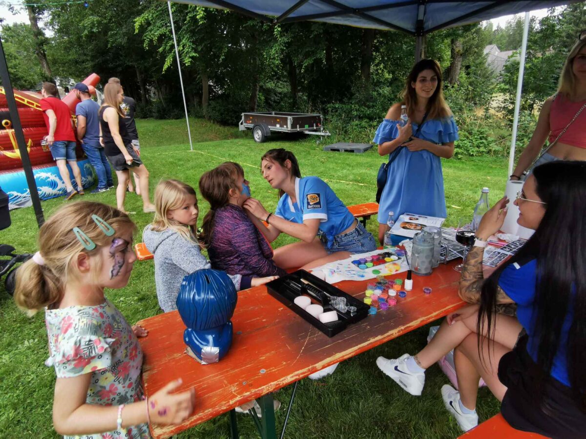 Ausgelassene Stimmung beim Löwenfanclub-Sommerfest in Eslarn