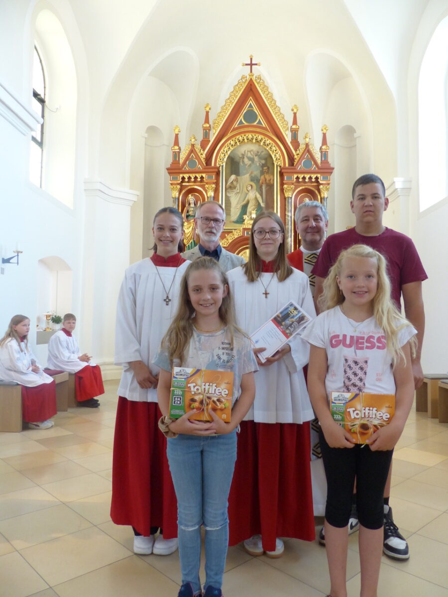 Wechsel bei Ministranten: Abschied und Neuanfang gefeiert