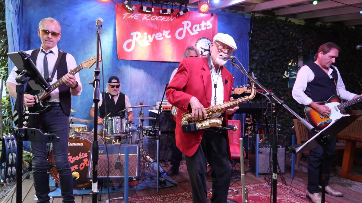 „River Rats“ rocken den „Parapluie“-Biergarten