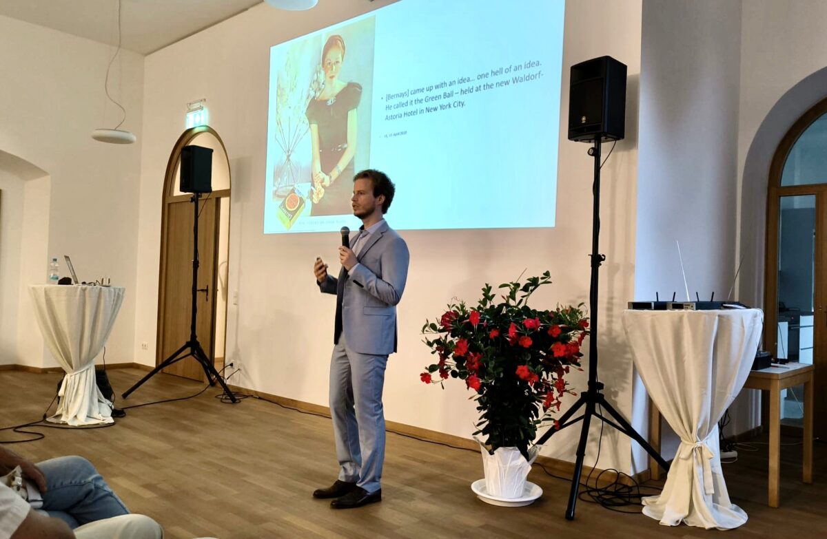 Gedankensteuerung durch Soft-Power in Waldthurn diskutiert