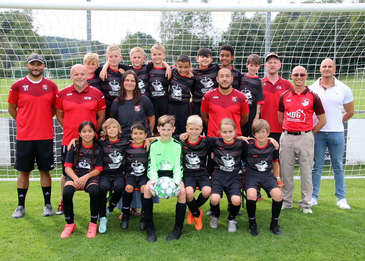 Neue Trikots für den Nachwuchs des SC Eschenbach