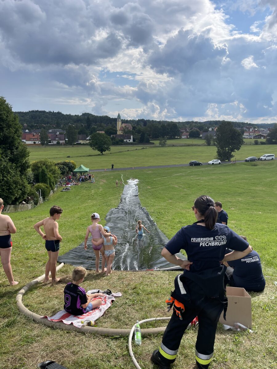Sommerliches Rutschvergnügen in Pechbrunn
