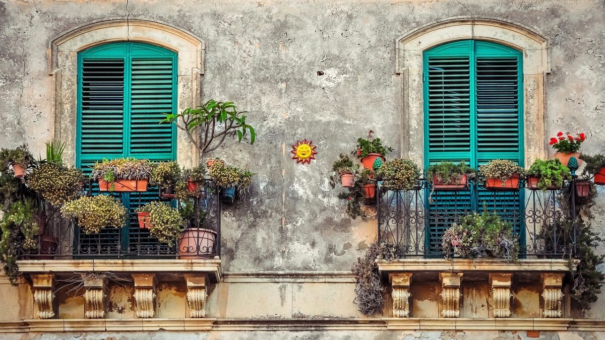 Urlaub auf Balkonien: So wird der Balkon zur Wohlfühloase