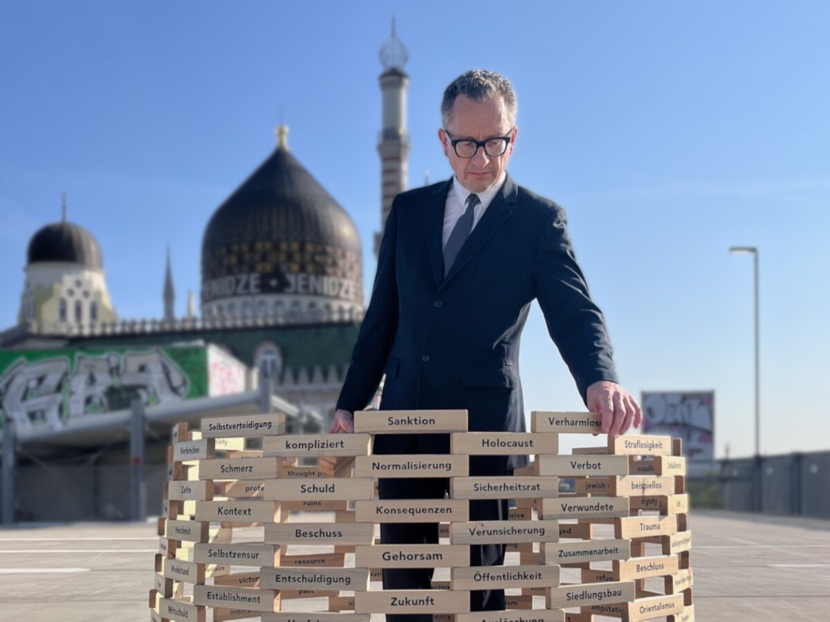 Kunst gegen Krieg: David Adams „Tabula Phrasa“ in Grafenwöhr