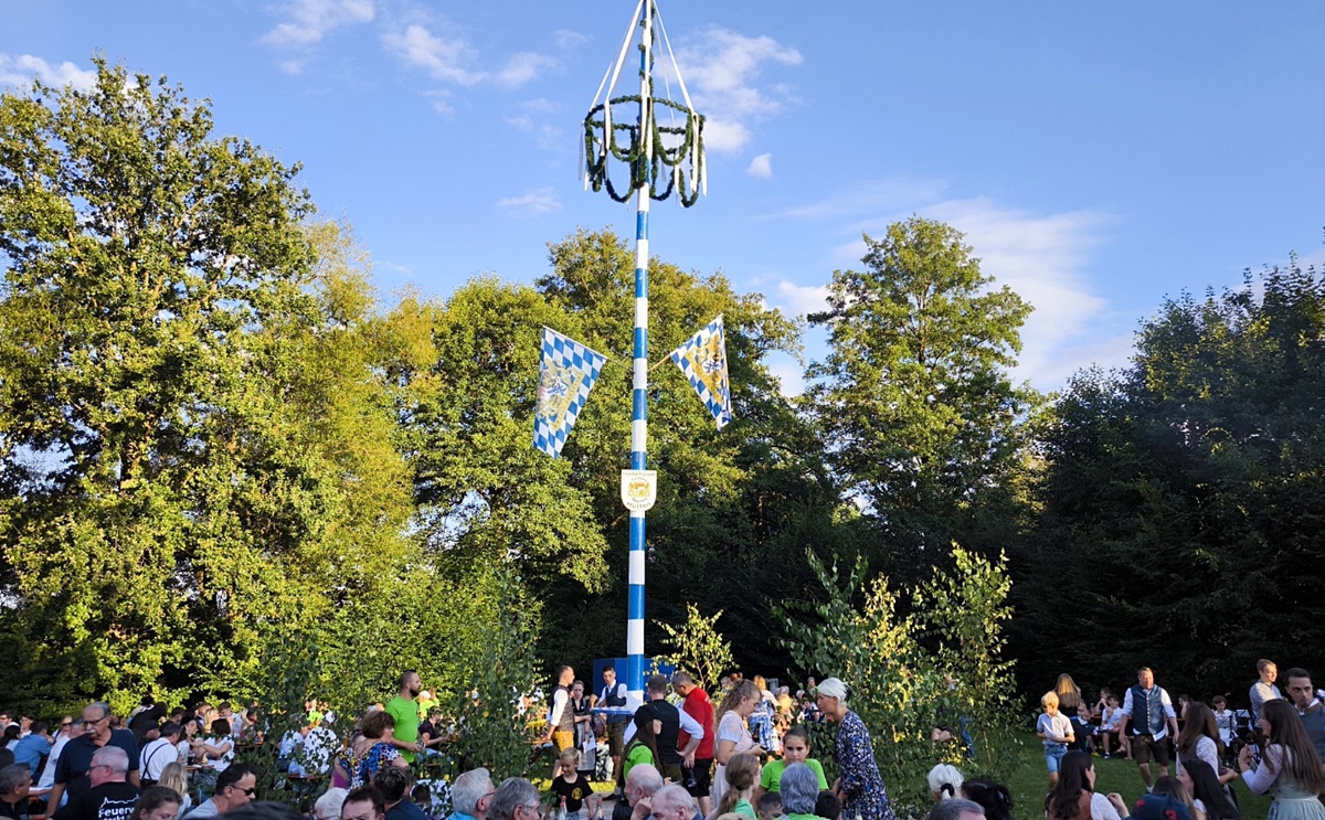 Bestes Wetter und beste Laune – 30 Jahre Laurentius Kirwa in Hütten