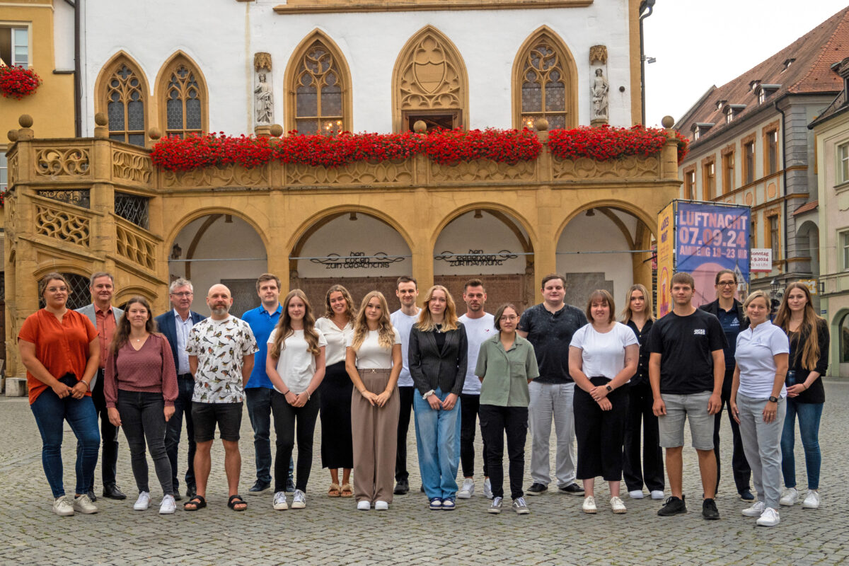 Amberg begrüßt 16 neue Auszubildende