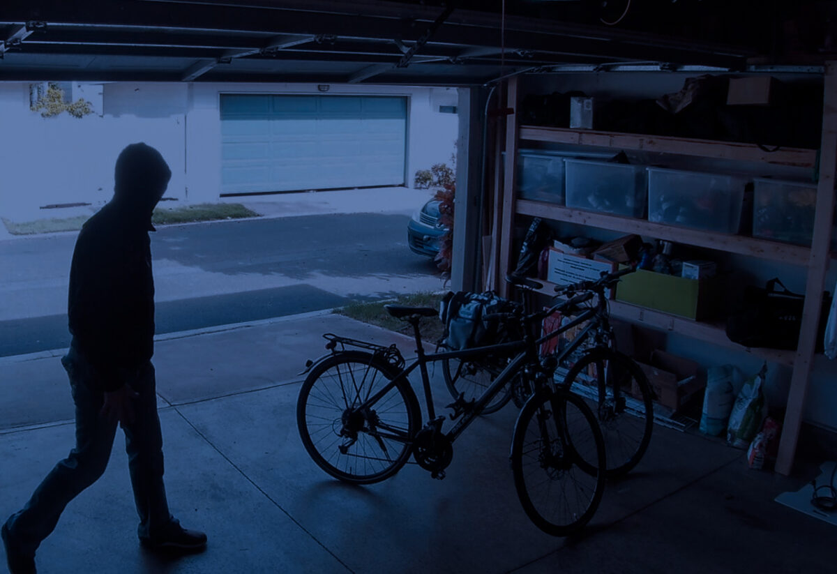 Pärchen klaut E-Bikes samt Zubehör aus Garage in Kemnath