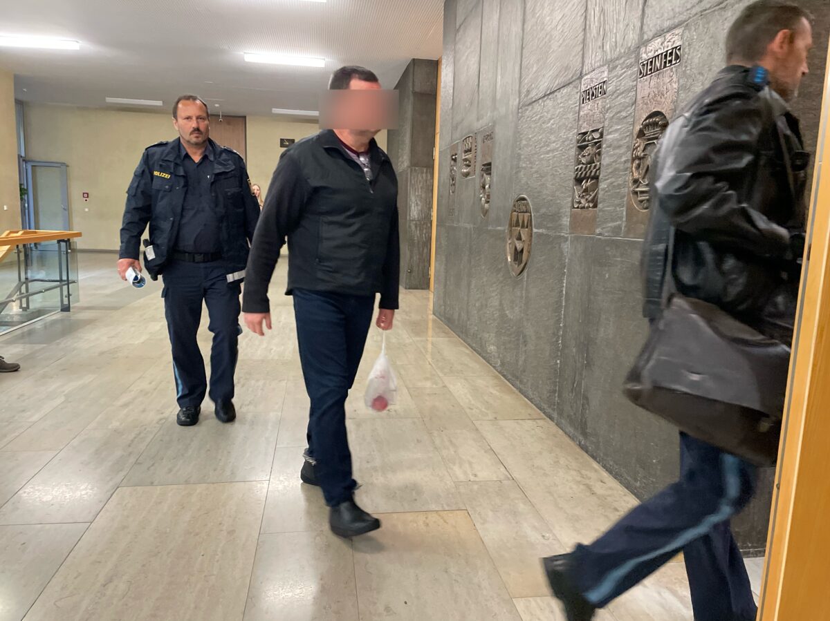 [Update] Angeklagte gestehen brutalen Raubüberfall – Opfer (88) stirbt eine Woche vor Prozess