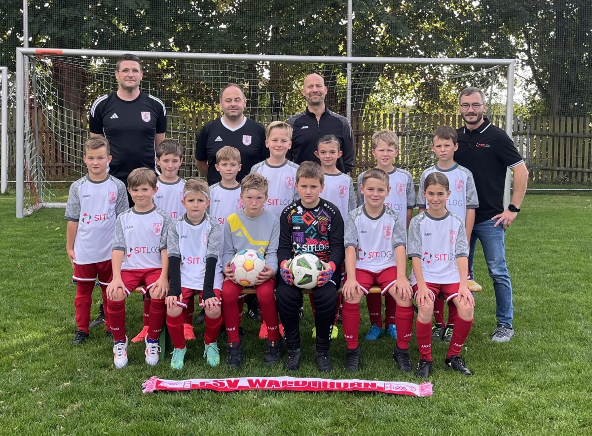 Trikots für Waldthurner Nachwuchs-Fußballer