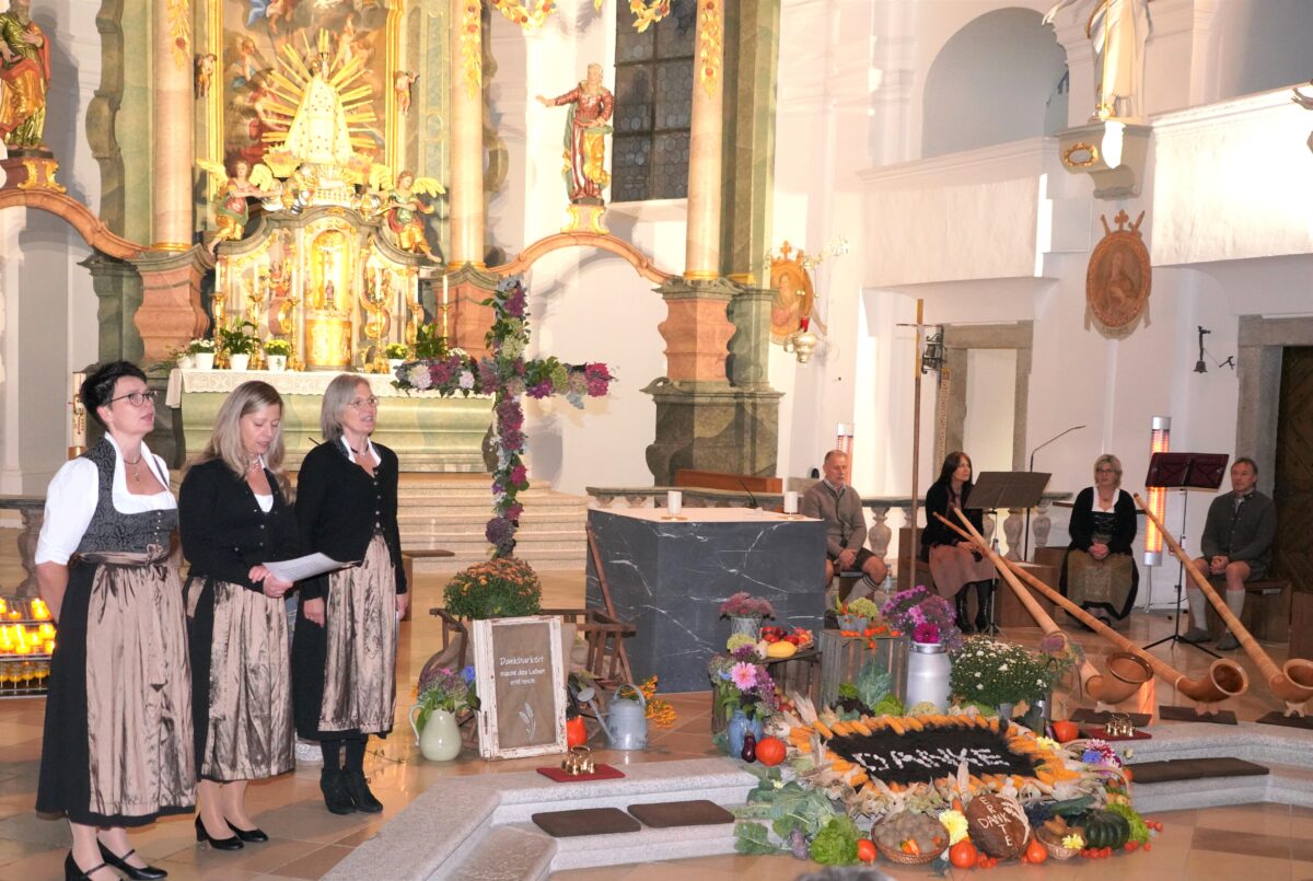 Musikalisches Marienlob in Waldthurn mit Alphornbläsern