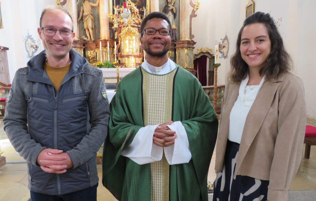 Neuer Pfarrvikar  feiert ersten Gottesdienst