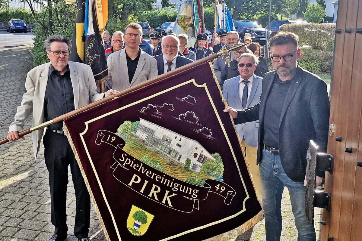 SpVgg Pirk: Fahnenweihe krönt 75-jähriges Jubiläum
