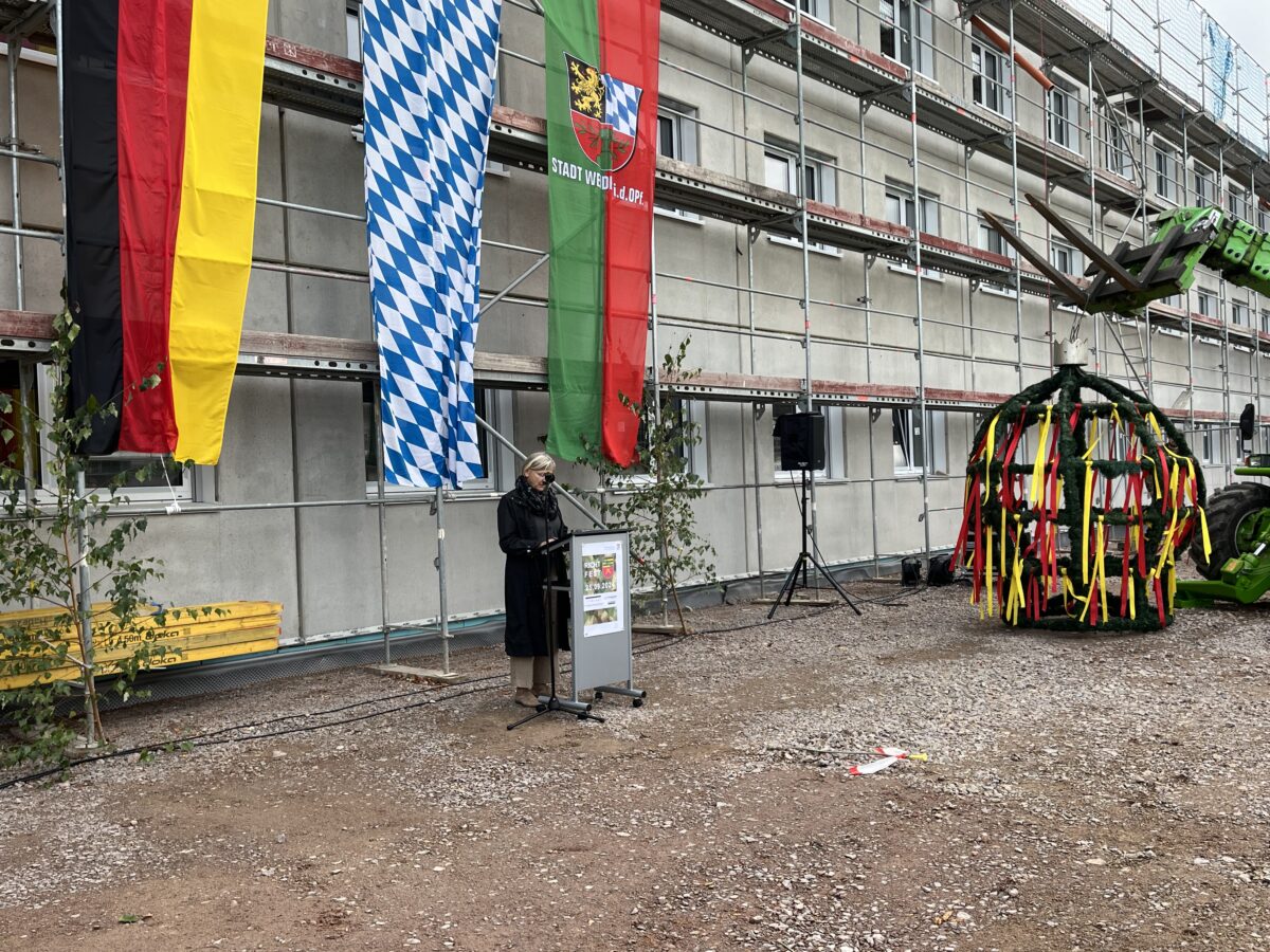 Weiden feiert Richtfest für Militärkaserne