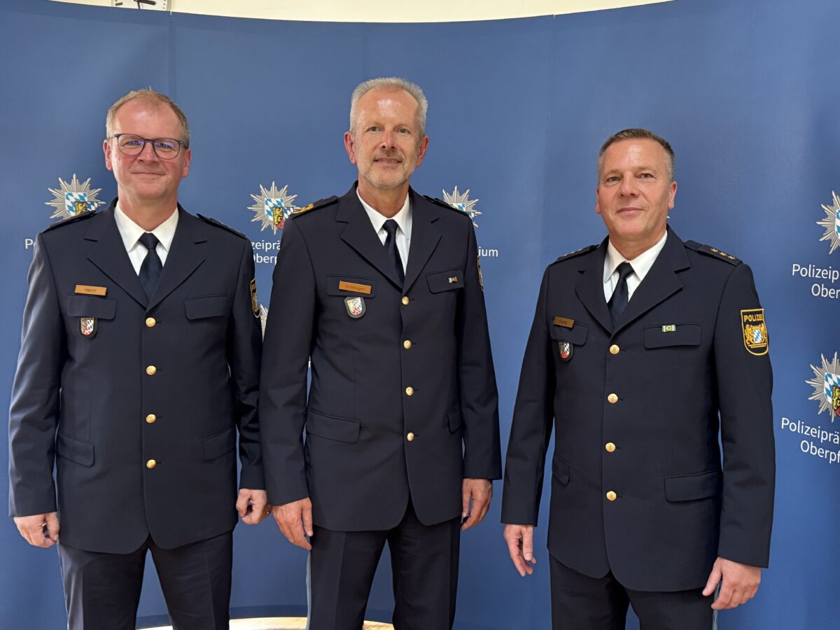 Stabwechsel bei der Polizeiinspektion Weiden: Markus Fuchs übergibt an Thomas Hecht