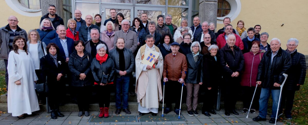 28 Ehepaare feiern Jubiläum mit Pfarrer Früchtl