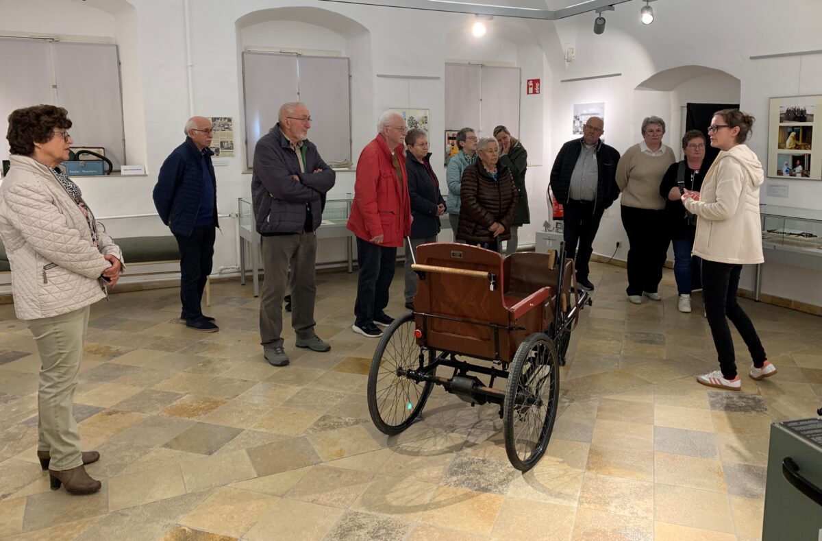Heimatkundlicher Arbeitskreis besucht Volkskundemuseum in Burglengenfeld