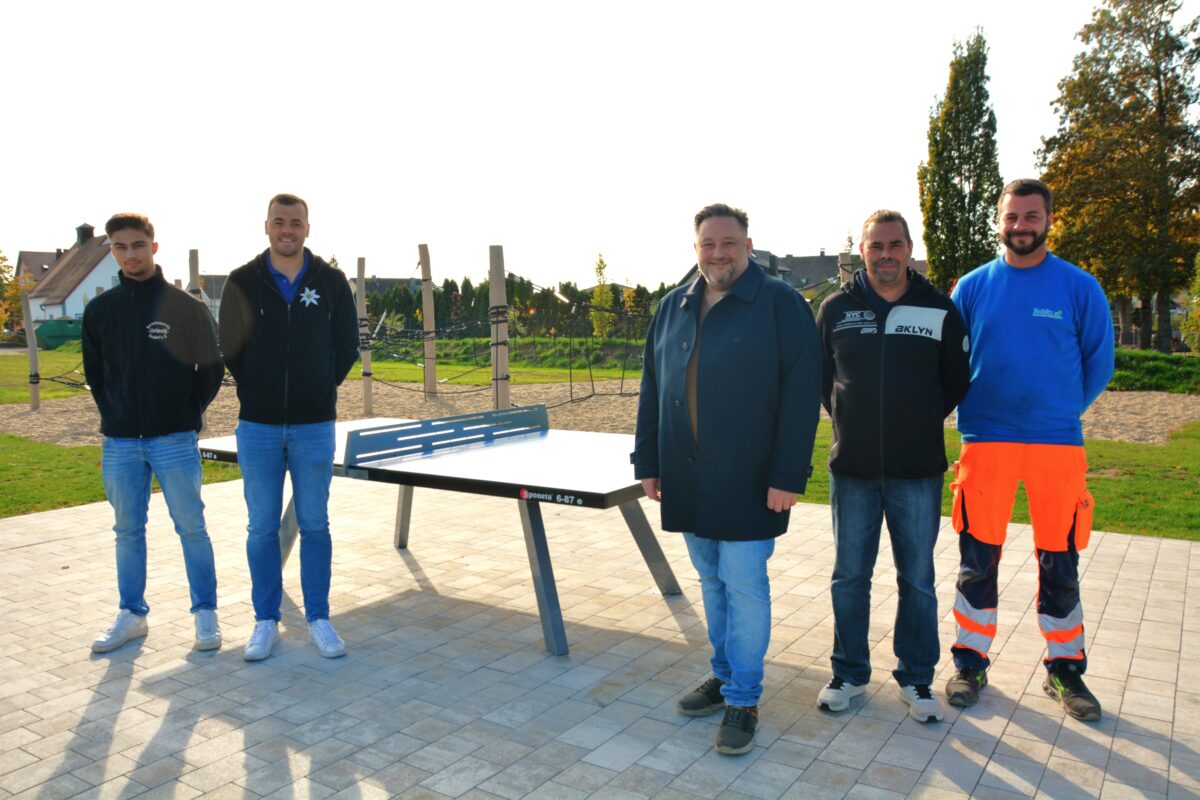 Burschenverein Katzdorf spendet Tischtennisplatte