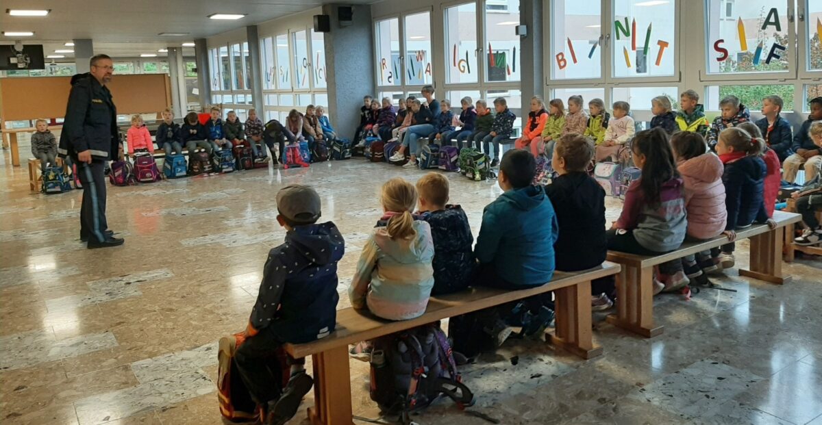 Erstklässler von Erbendorf erleben Verkehrserziehung live