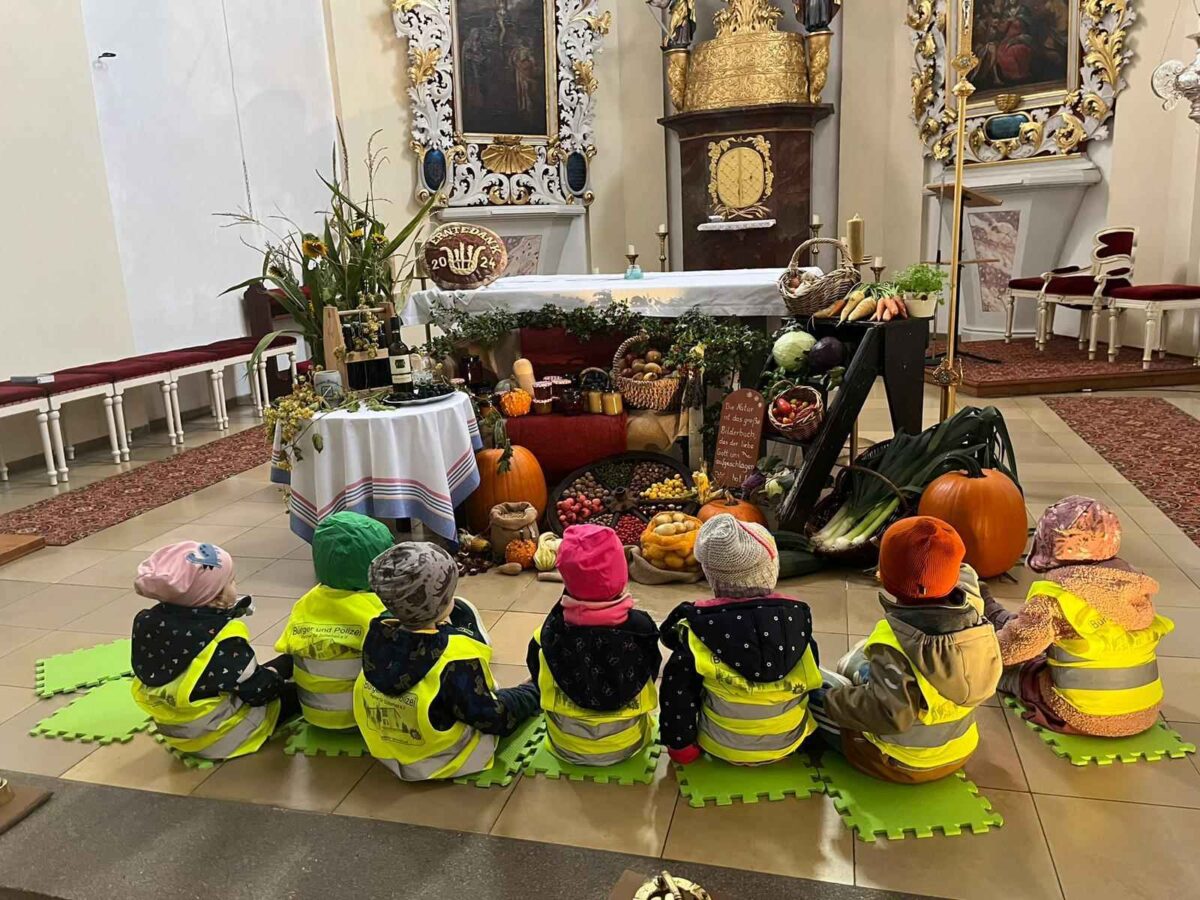 Eslarn feiert farbenfrohes Erntedankfest