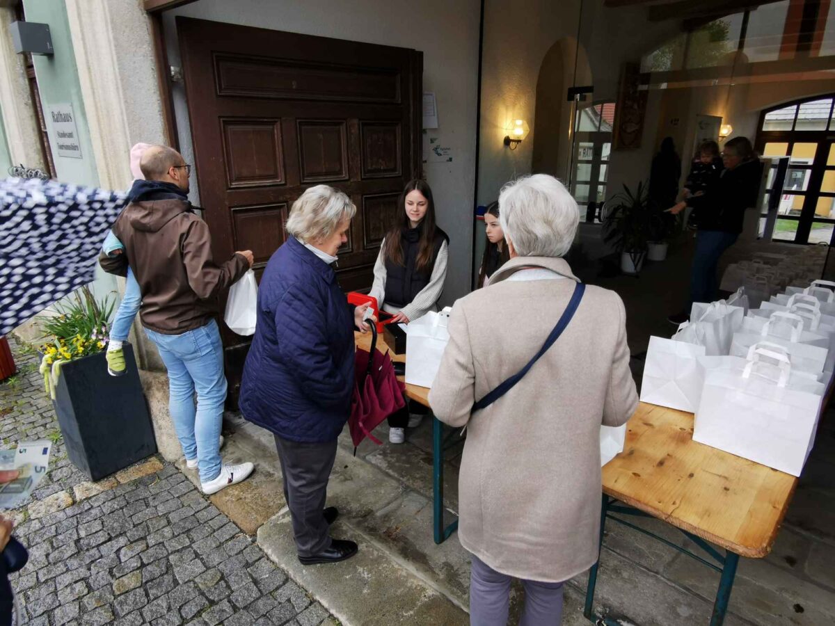 Eslarns Kuchenaktion finanziert Festkleidung