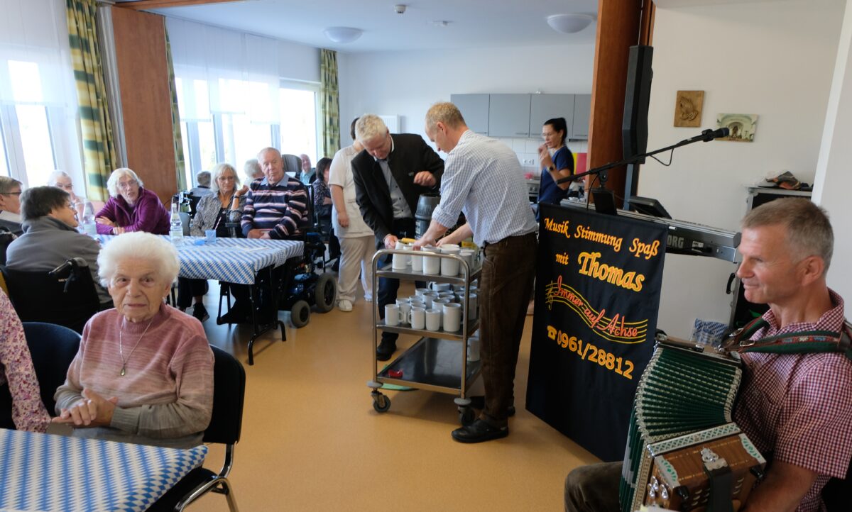 Festlaune im Seniorenheim „Am Reiserwinkel“