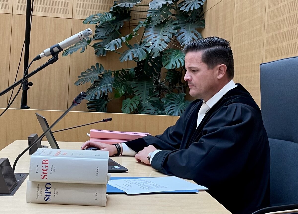 Juwelier-Überfall: Ein Passant (60) jagt dem Räuber hinterher